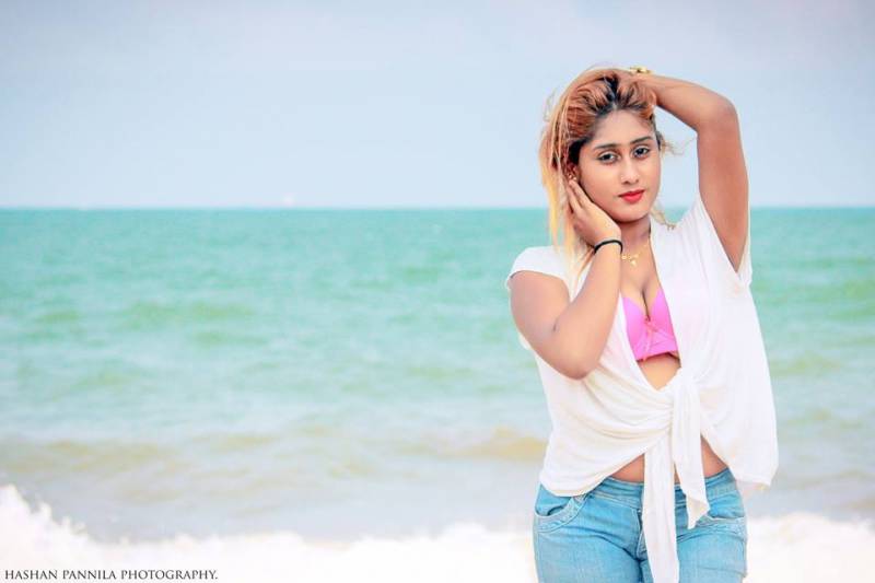 Kaushi Perera Beach Photoshoot