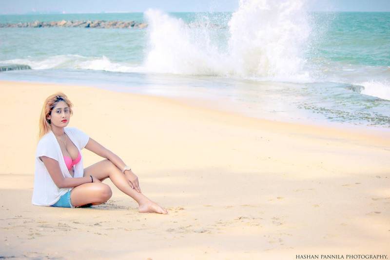 Kaushi Perera Beach Photoshoot