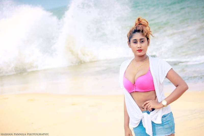 Kaushi Perera Beach Photoshoot