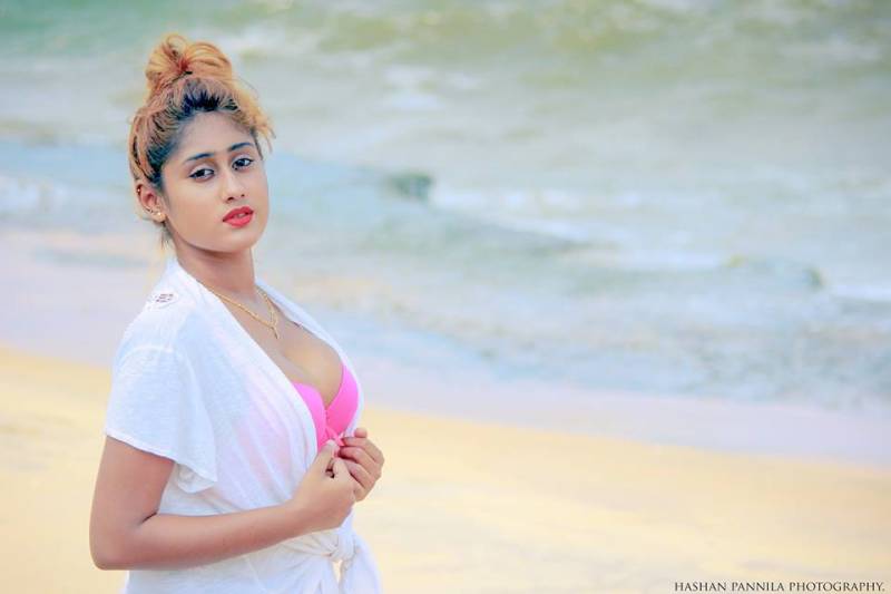 Kaushi Perera Beach Photoshoot