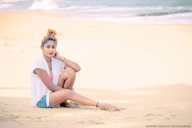 Kaushi Perera Beach Photoshoot