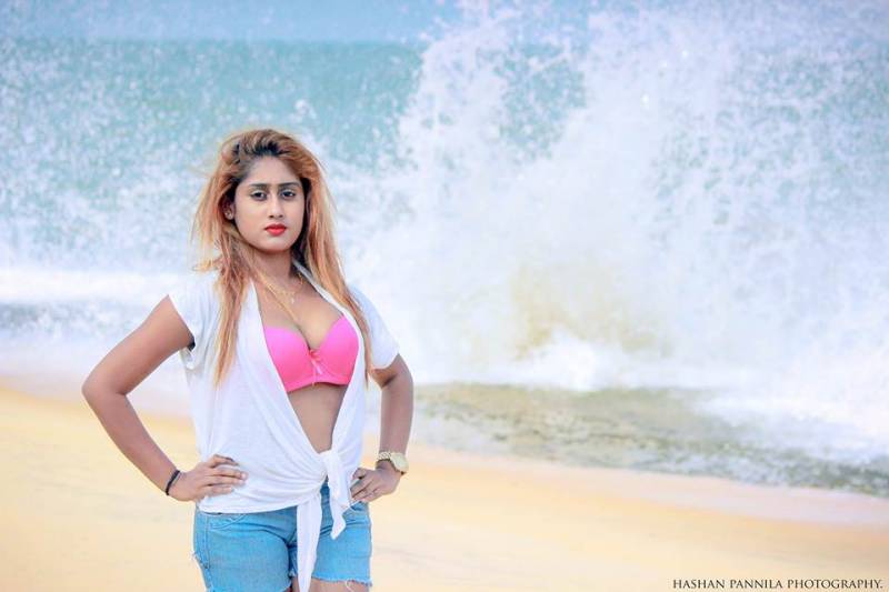 Kaushi Perera Beach Photoshoot