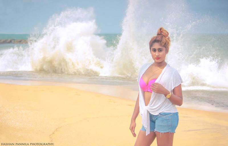 Kaushi Perera Beach Photoshoot