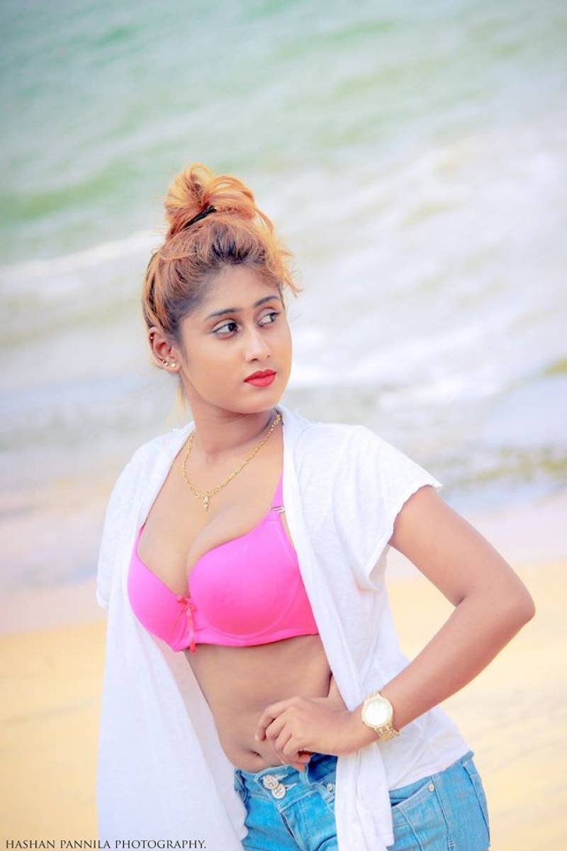 Kaushi Perera Beach Photoshoot