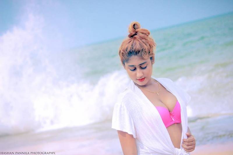 Kaushi Perera Beach Photoshoot