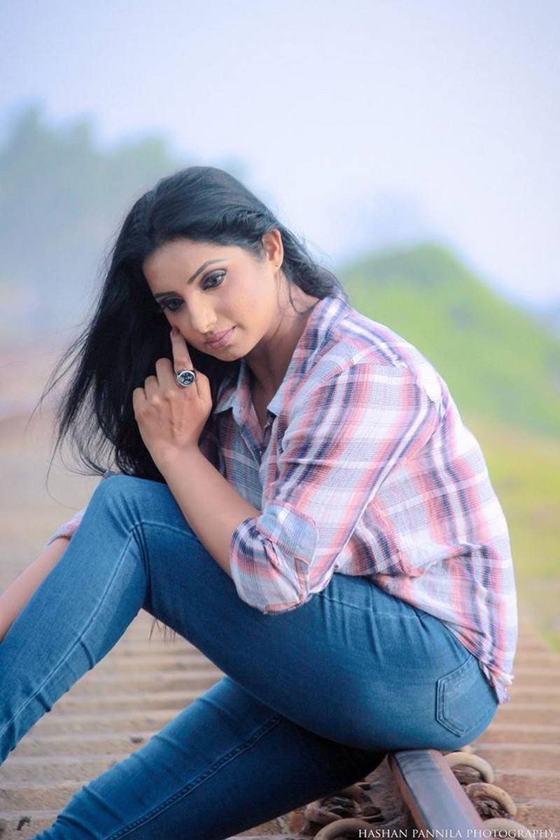 Jayani Weerasinghe In Tight Jeans