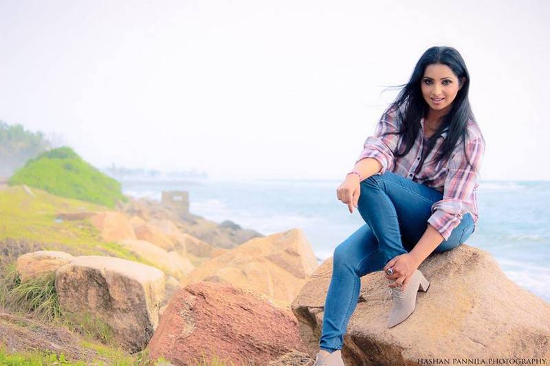 Jayani Weerasinghe In Tight Jeans