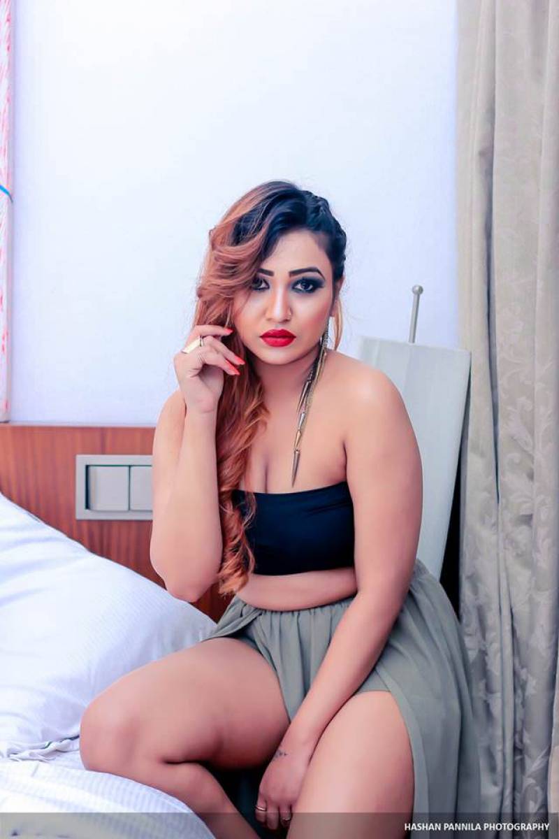 Rashini Kumarasiri Hot Thighs