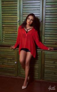 Deshii Senadhira Hot Photos