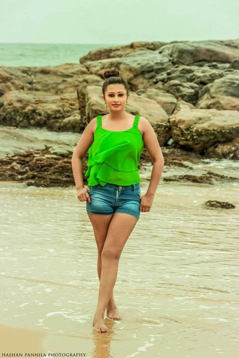 Dinesha Dissanayake Hot Legs