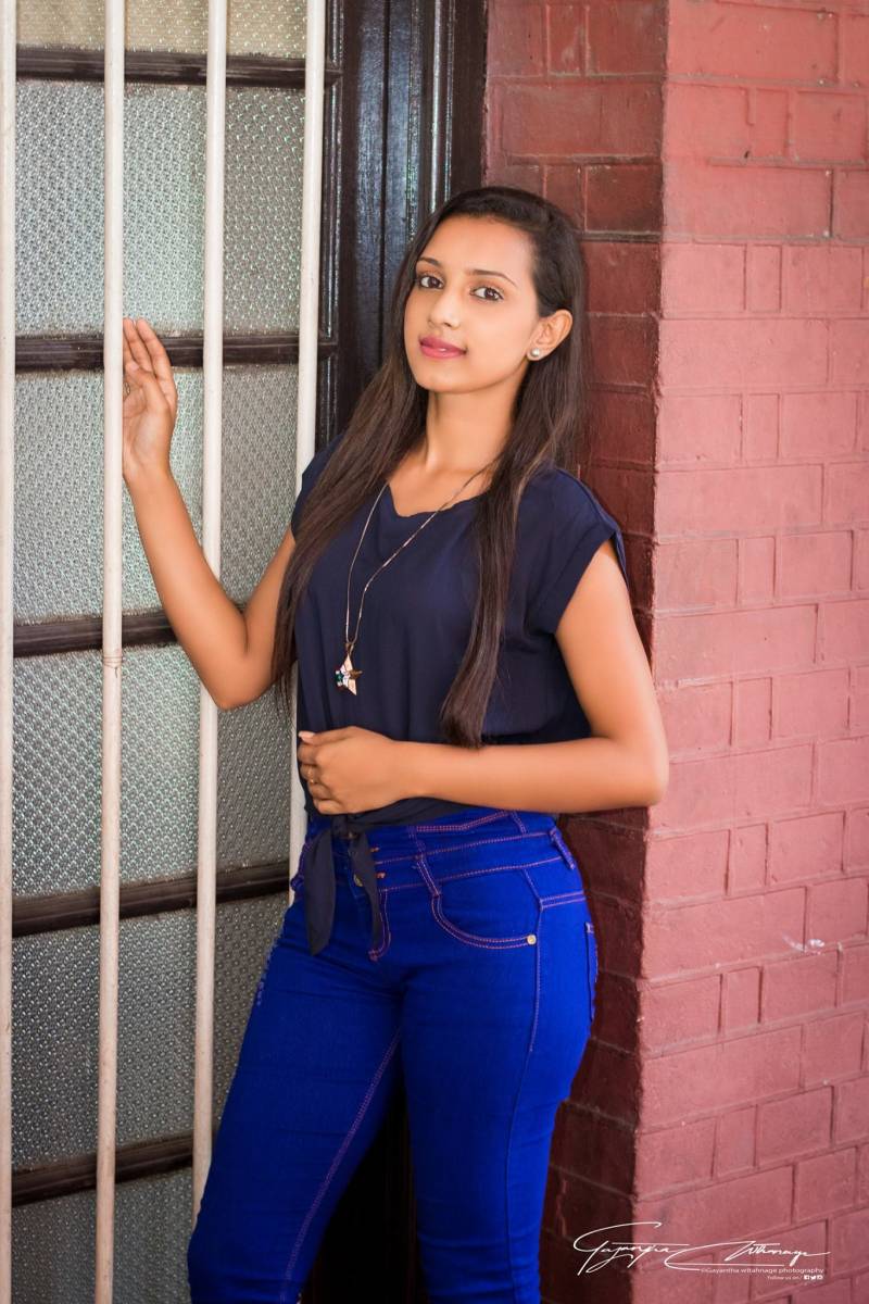 Hansi Ranamuka Tight Denim Clicks