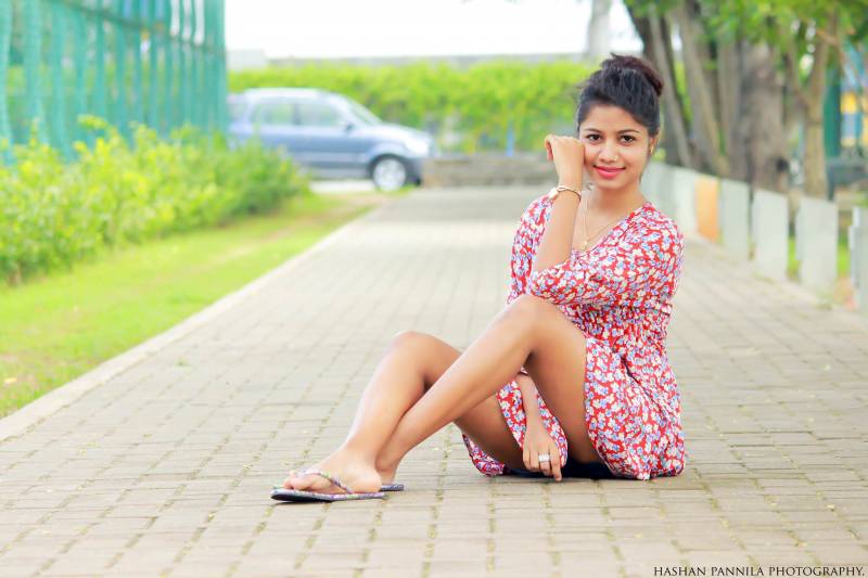 Kushi Jay Expose Her Toned Legs