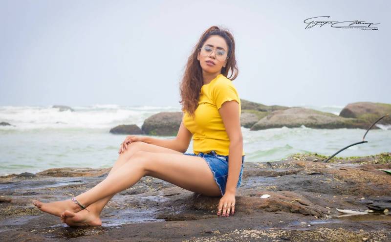 Jezy Alwis Flaunts Her Toned Legs