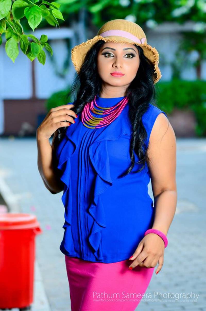 Jayani Weerasinghe Bombshell Beauty