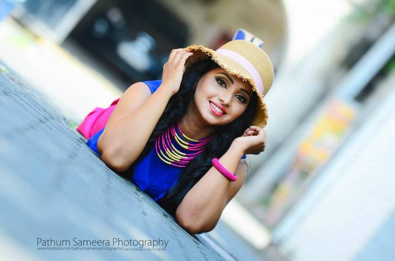 Jayani Weerasinghe Bombshell Beauty