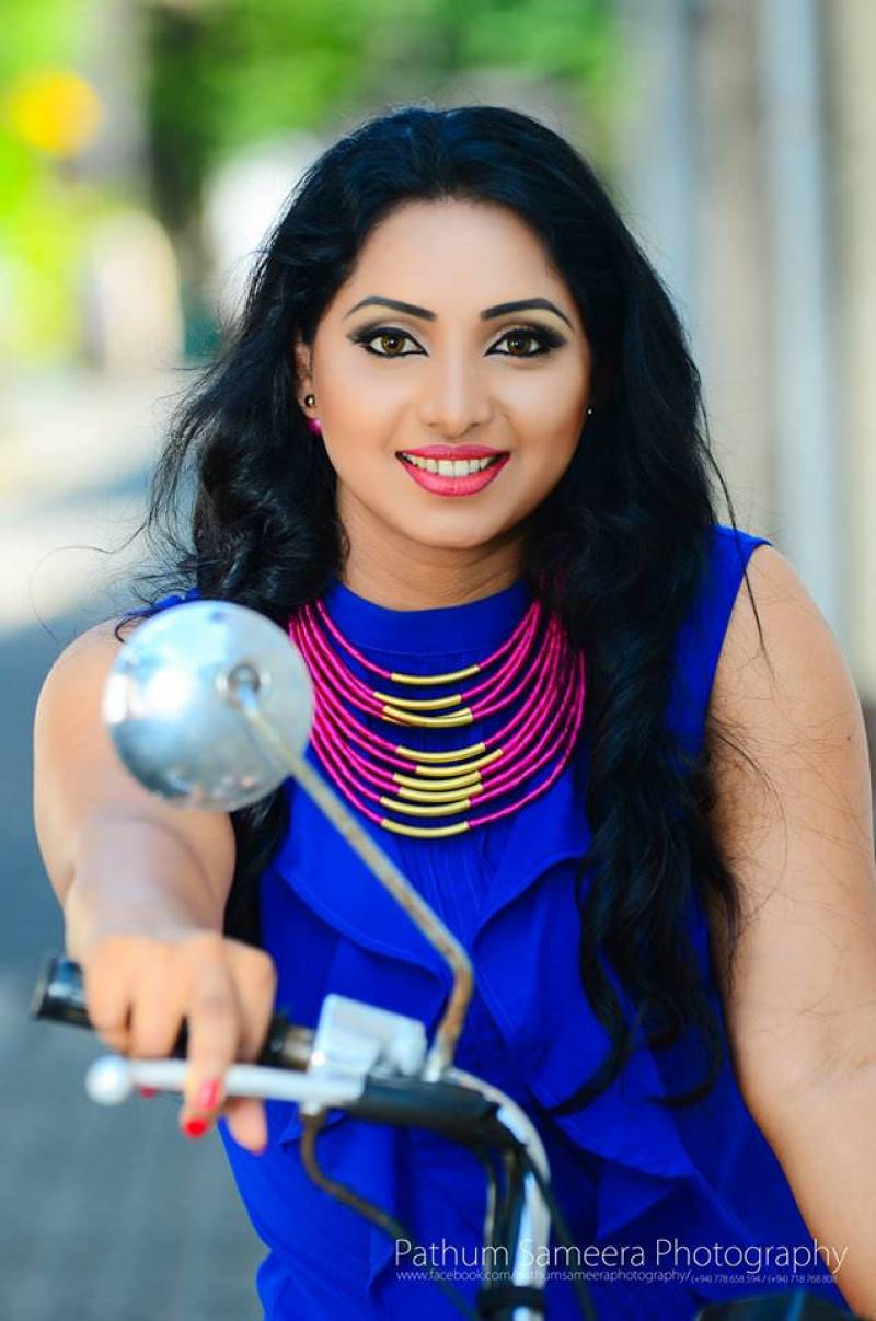 Jayani Weerasinghe Bombshell Beauty