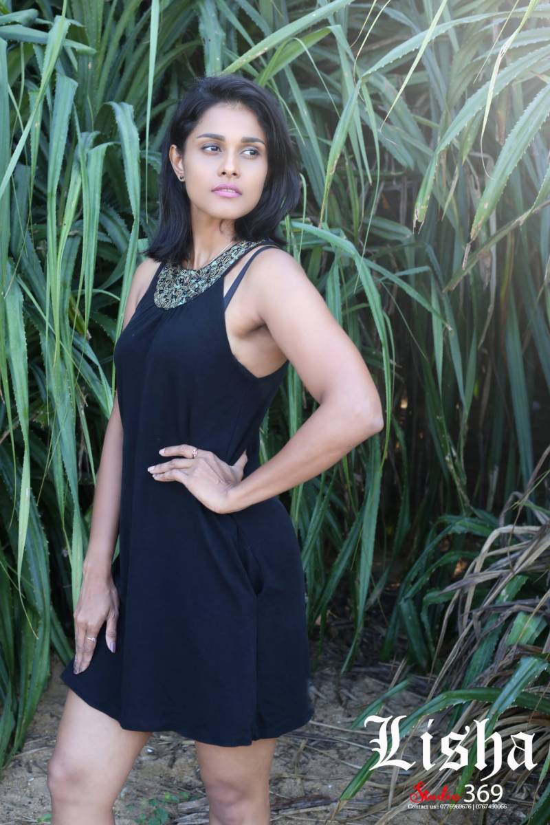 Lisha Umayangee In Black Dress