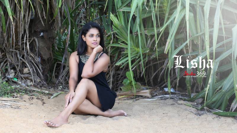 Lisha Umayangee In Black Dress