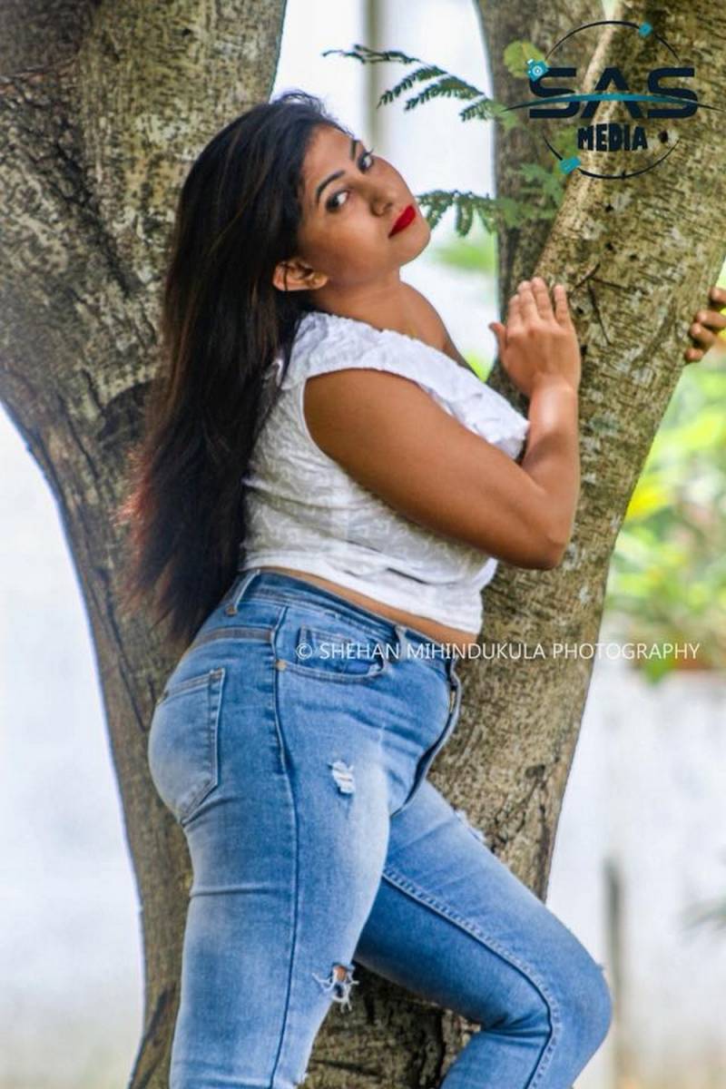 Nuwanthika Gamage Hot Clicks