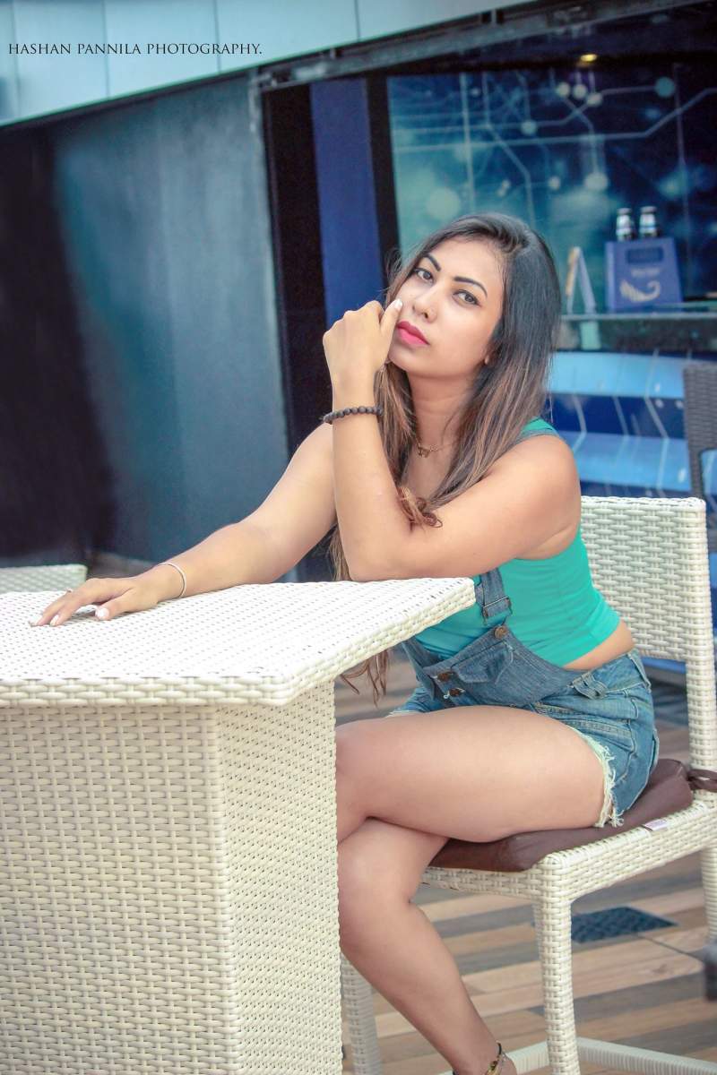 Jayani Alahapperuma Hot Legs