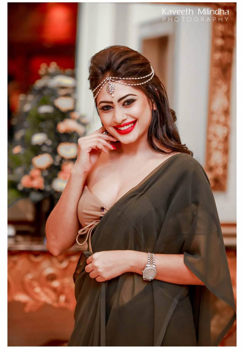 Piumi Hansamali Looks Gorgeous