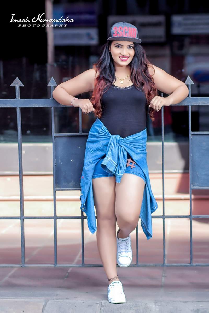 Gayathri Kanchanamali Legs Exposed