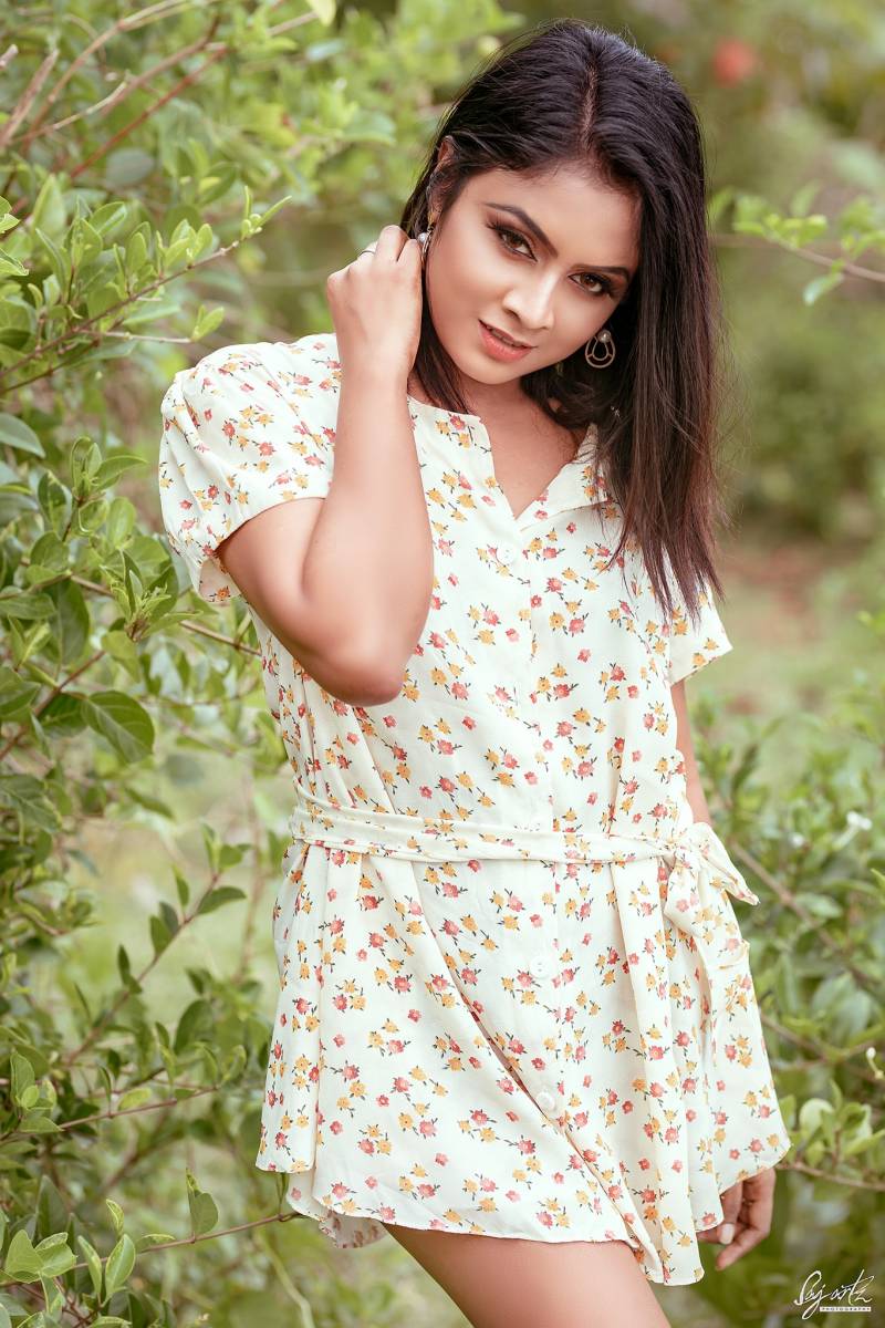 Vidnika Rupasinghe Hot Clicks