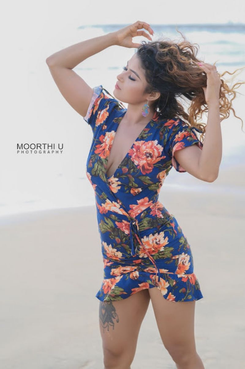 Adisha Shehani Pose In The Beach