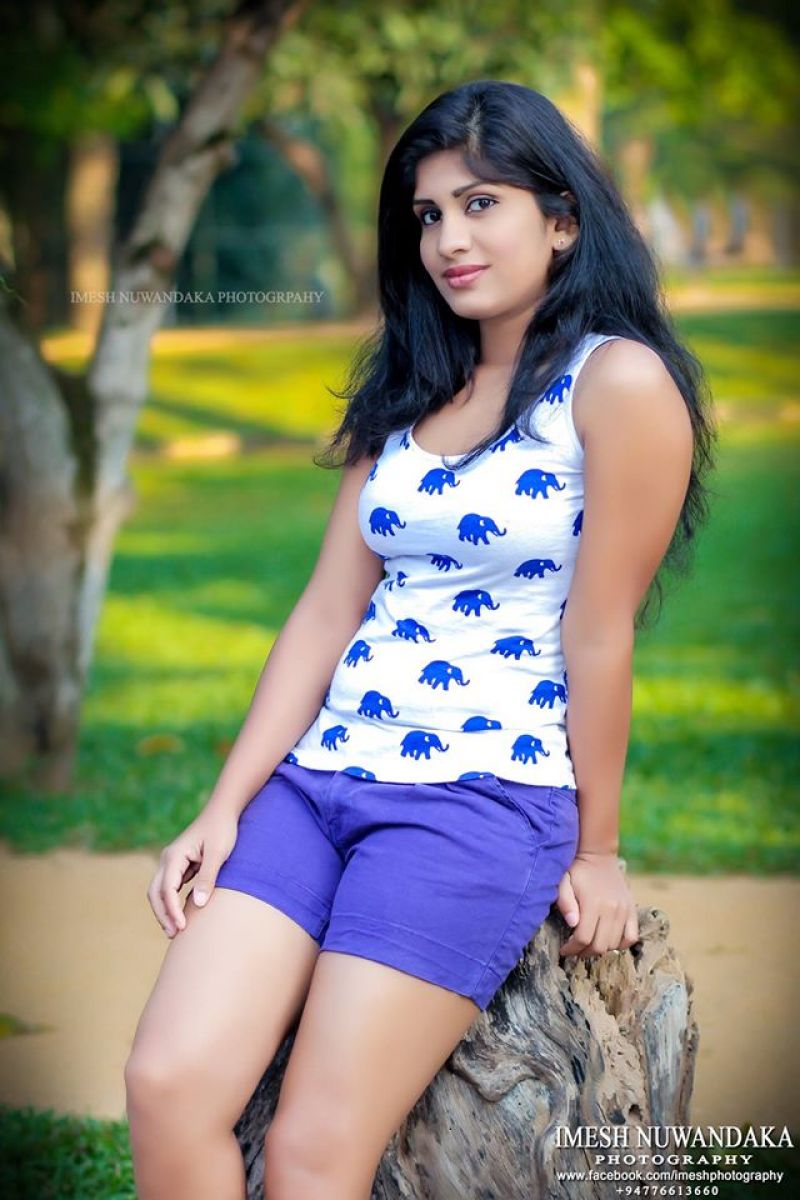 Iresha Kavindi Hot Clicks