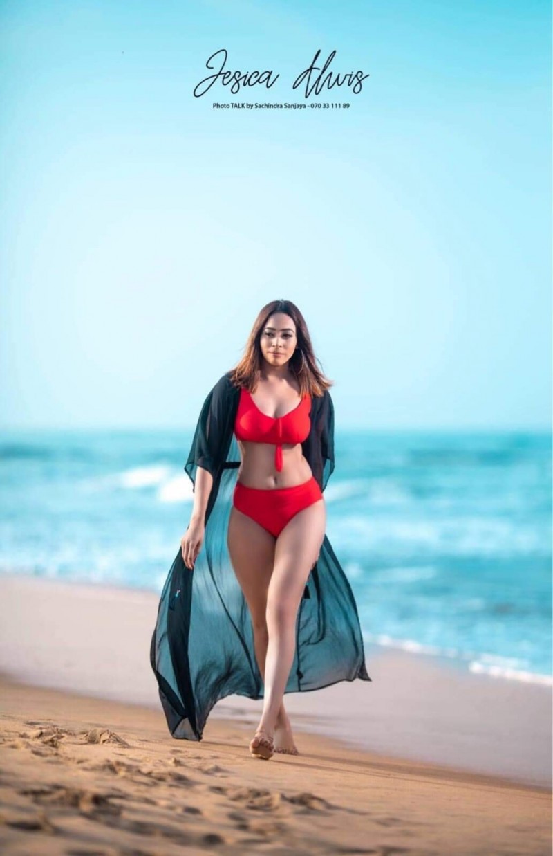 Jesica Alwis At Beach