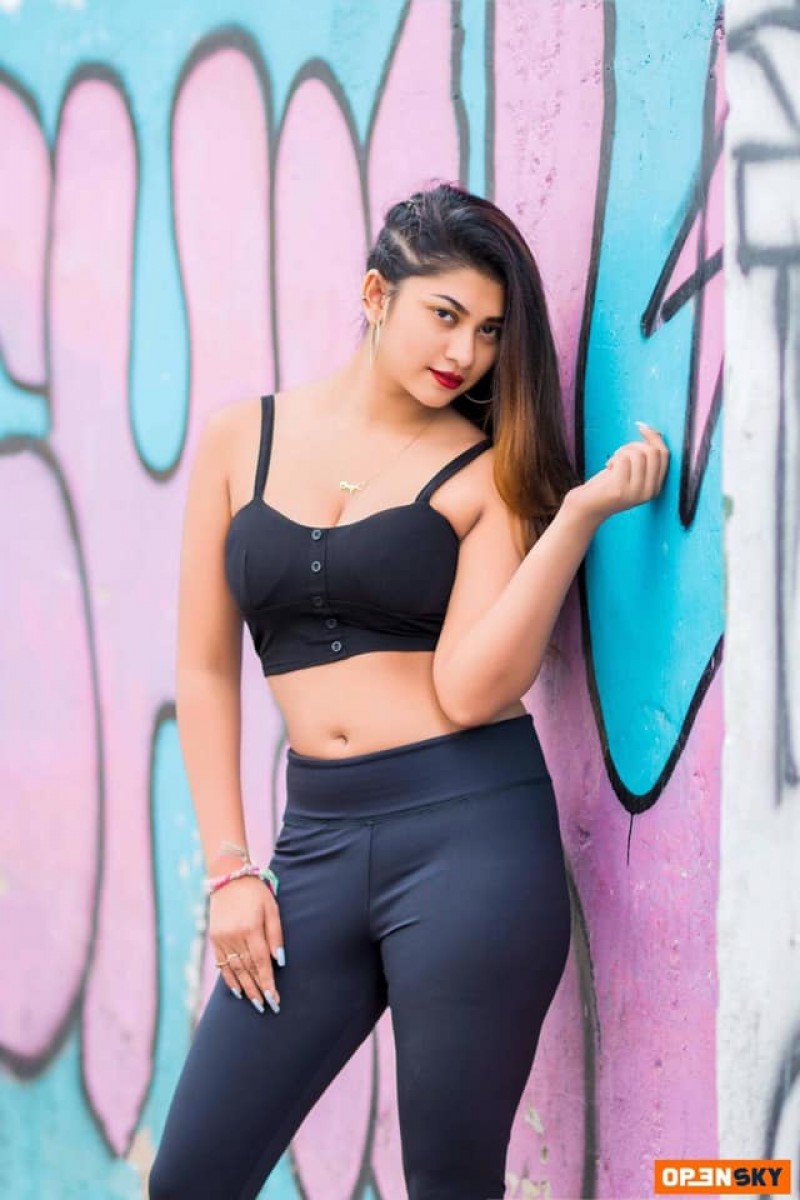 Pooja Vindy Black Leggin Clicks