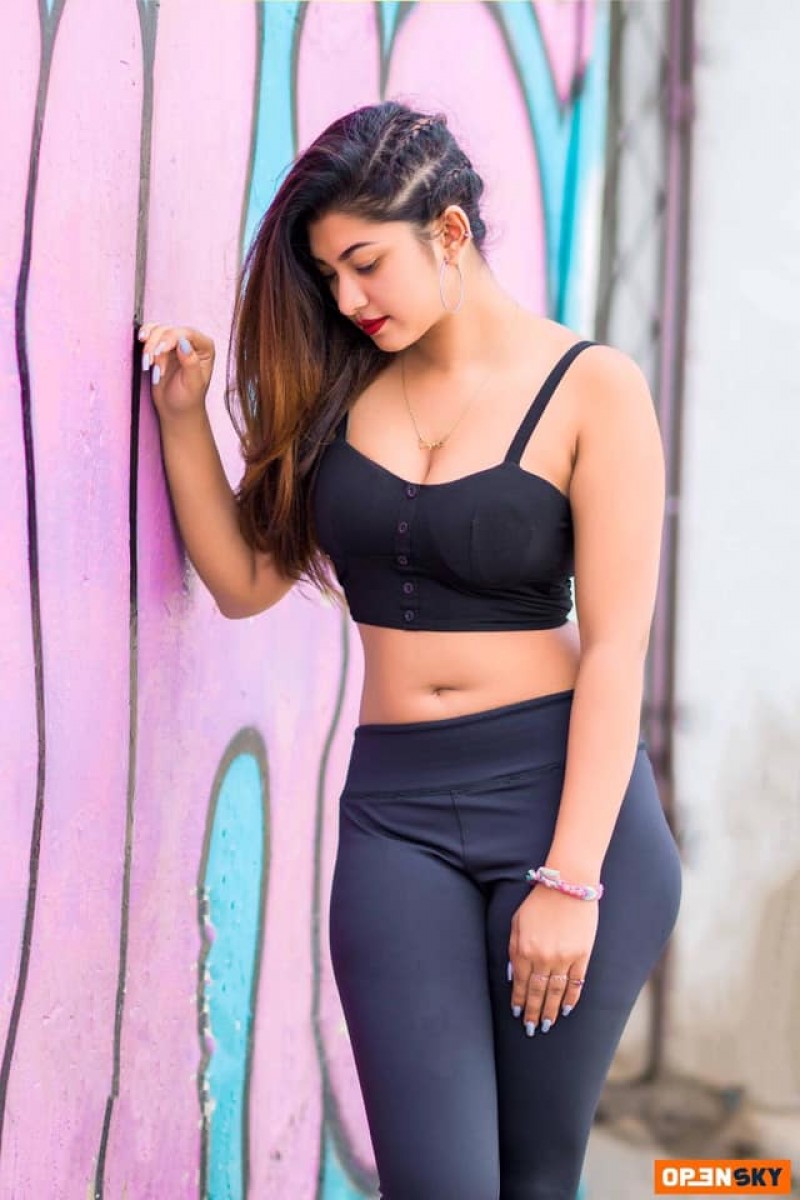 Pooja Vindy Black Leggin Clicks