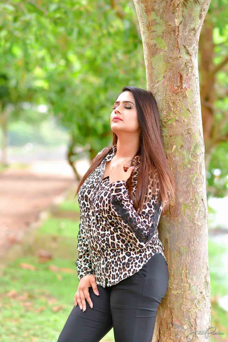 Maheshi Madushanka Black Pants