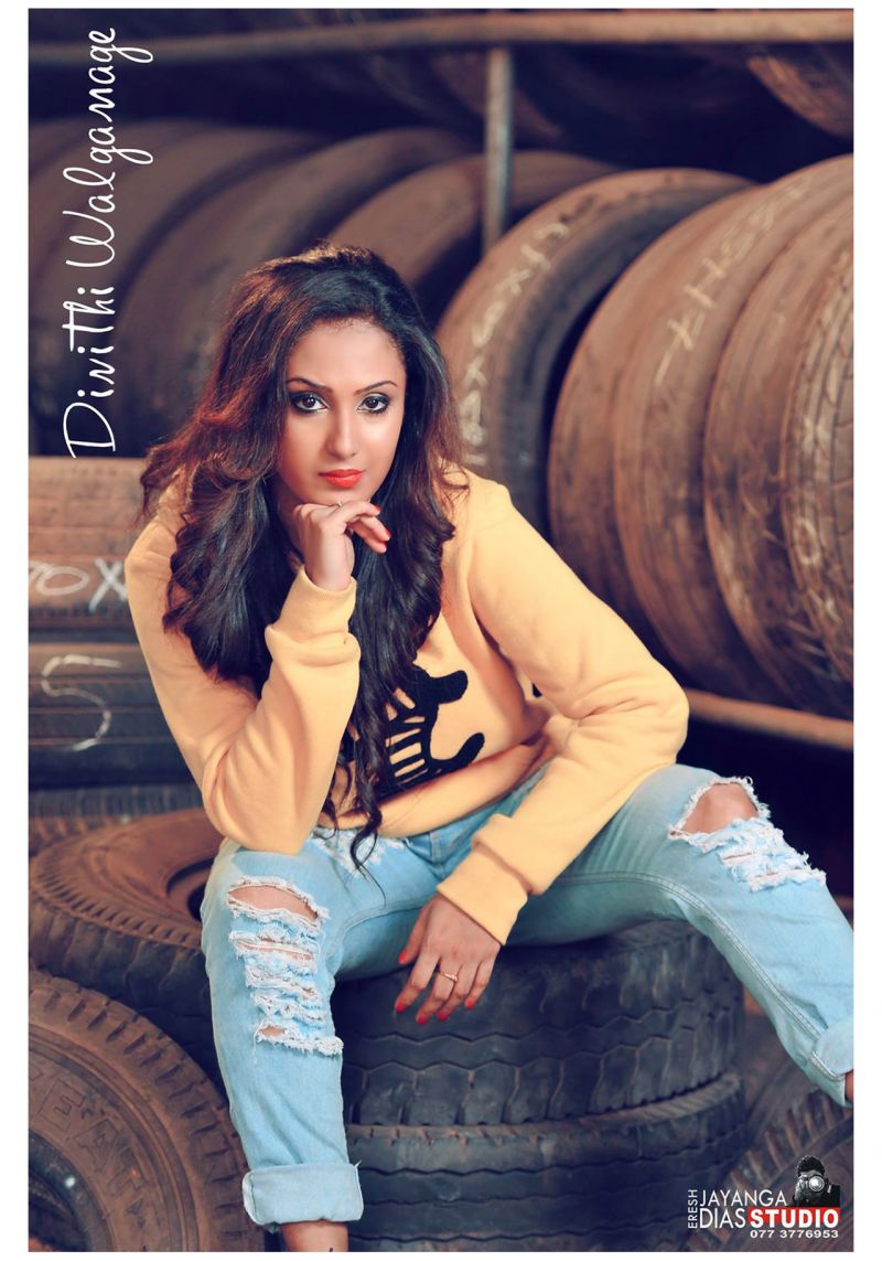 Dinithi Walgamage Hot Ragged Jeans