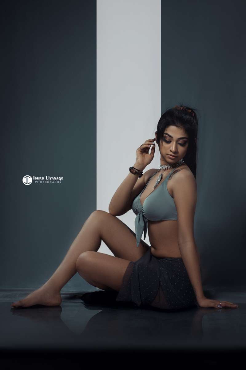 Pooja Vindy Sexy Clicks