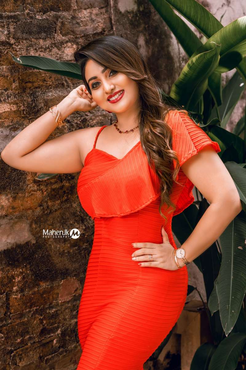 Vinu Udani Red Dress Clicks