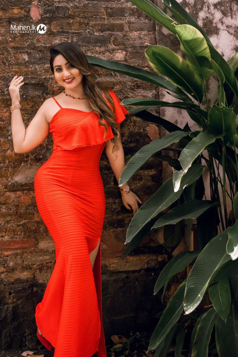 Vinu Udani Red Dress Clicks